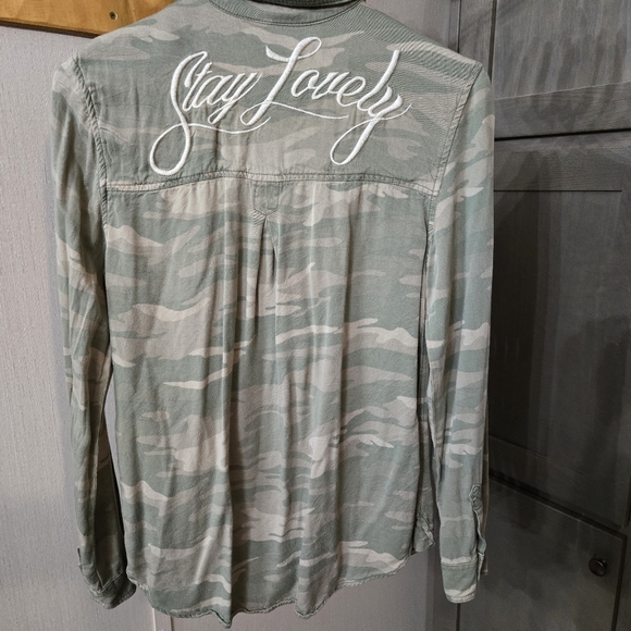 American Eagle Outfitters Camouflage Long Sleeve Button Down Shirt - Picture 6 of 8